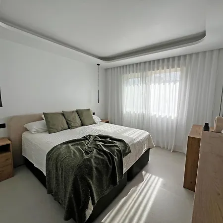 Serenity - Contemporary 2 Bedroom *
