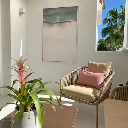 Serenity - Contemporary 2 Bedroom Apartment