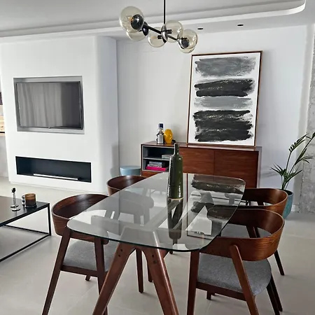 Serenity - Contemporary 2 Bedroom Apartment