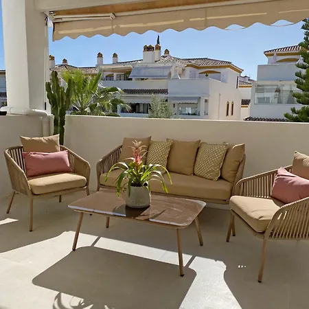 Serenity - Contemporary 2 Bedroom Apartment *